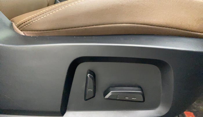 2020 Tata Harrier XZA PLUS 2.0L, Diesel, Automatic, 35,623 km, Driver Side Adjustment Panel