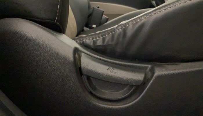 2014 Hyundai Grand i10 MAGNA 1.2 KAPPA VTVT, Petrol, Manual, 34,790 km, Driver Side Adjustment Panel