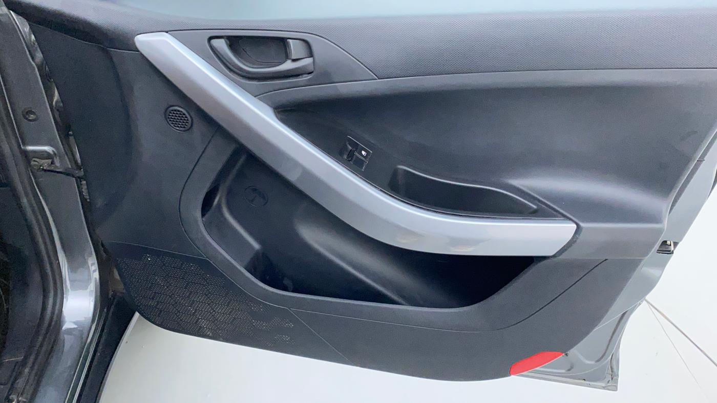 2020 Tata NEXON XE, Petrol, Manual, 18,280 km, Driver Side Door Panels Control