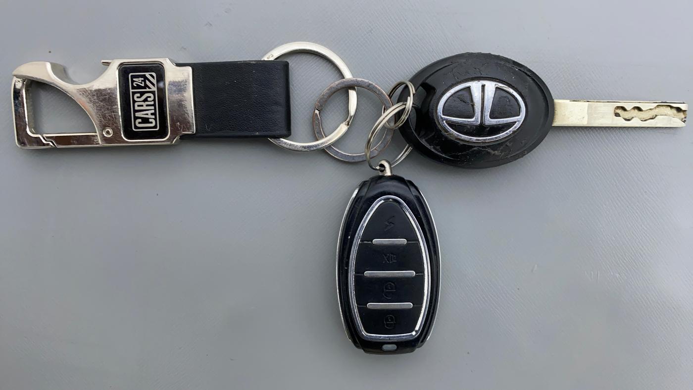 2020 Tata NEXON XE, Petrol, Manual, 18,280 km, Key Close Up