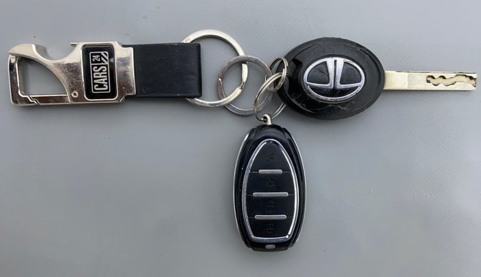 2020 Tata NEXON XE, Petrol, Manual, 18,280 km, Key Close Up