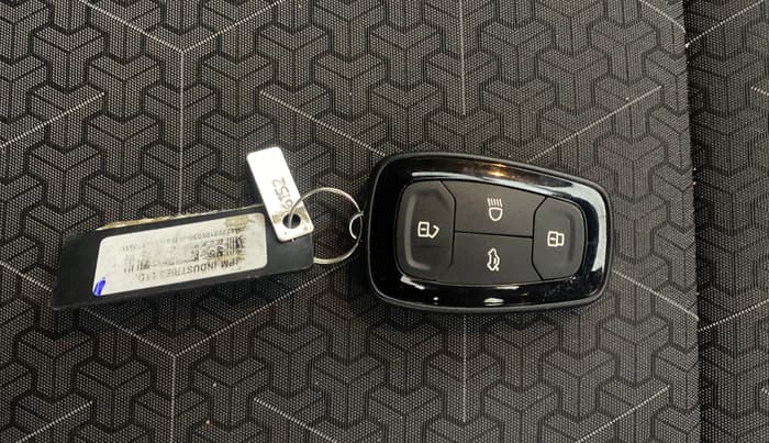 2023 Tata PUNCH ACCOMPLISHED DAZZLE PACK AMT, Petrol, Automatic, 19,557 km, Key Close Up