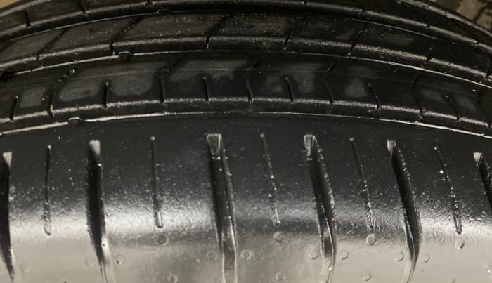 2023 Tata PUNCH ACCOMPLISHED DAZZLE PACK AMT, Petrol, Automatic, 19,557 km, Left Front Tyre Tread
