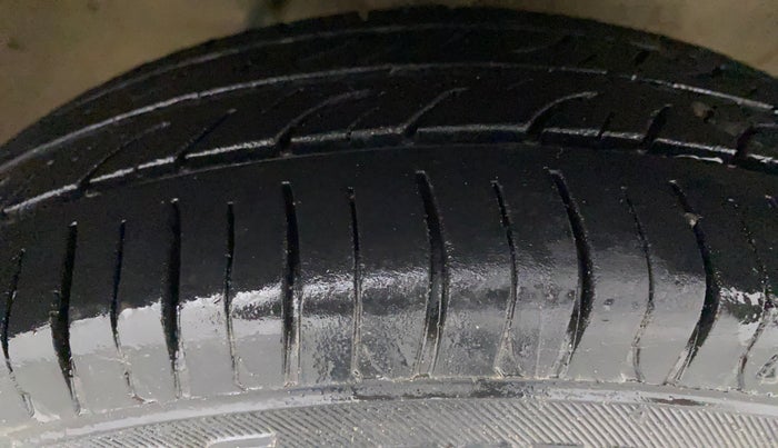 2014 Maruti Alto 800 LXI, Petrol, Manual, 75,376 km, Right Front Tyre Tread