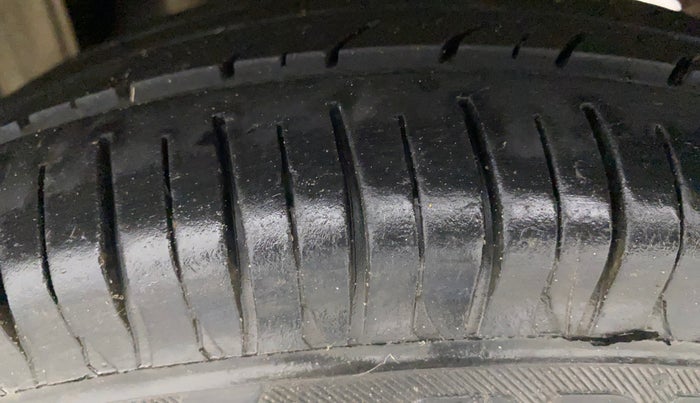 2014 Maruti Alto 800 LXI, Petrol, Manual, 75,376 km, Left Rear Tyre Tread