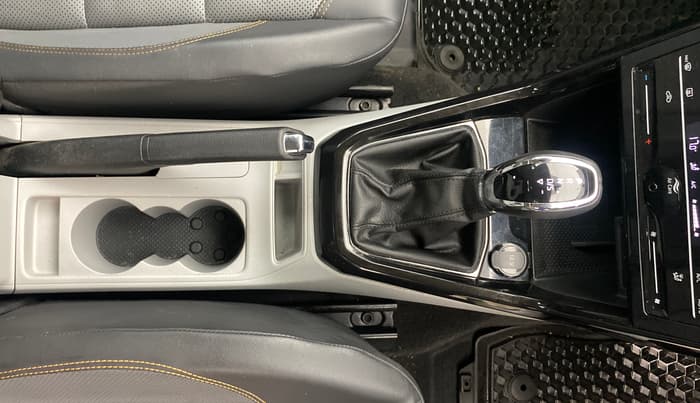 2021 Skoda KUSHAQ STYLE 1.5L TSI DSG, Petrol, Automatic, 27,793 km, Gear Lever