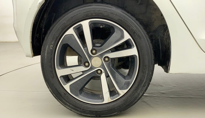 2022 Tata ALTROZ XZ PETROL, Petrol, Manual, 76,805 km, Right Rear Wheel
