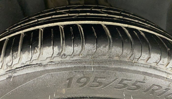 2022 Tata ALTROZ XZ PETROL, Petrol, Manual, 76,805 km, Right Front Tyre Tread