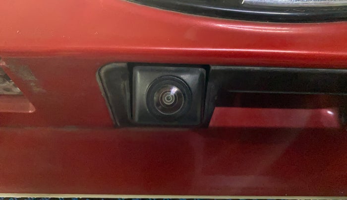 2021 Mahindra XUV300 W8(O) 1.2 PETROL DUAL TONE, Petrol, Manual, 5,206 km, Parking Camera