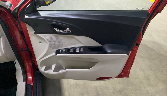 2021 Mahindra XUV300 W8(O) 1.2 PETROL DUAL TONE, Petrol, Manual, 5,206 km, Driver Side Door Panels Control