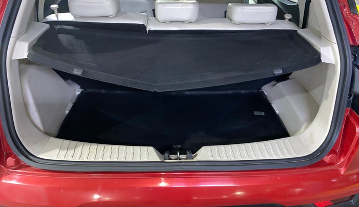 2021 Mahindra XUV300 W8(O) 1.2 PETROL DUAL TONE, Petrol, Manual, 5,206 km, Boot Inside