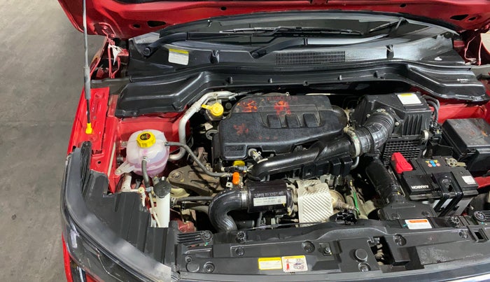 2021 Mahindra XUV300 W8(O) 1.2 PETROL DUAL TONE, Petrol, Manual, 5,206 km, Engine View - Right