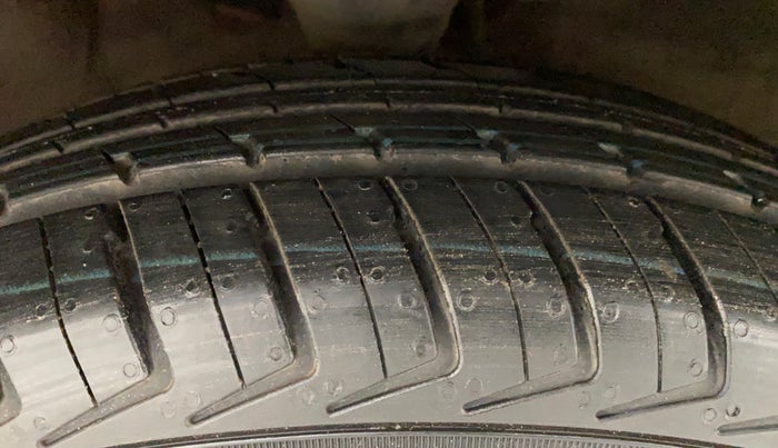 2012 Hyundai i10 MAGNA 1.2, Petrol, Manual, 57,678 km, Right Front Tyre Tread