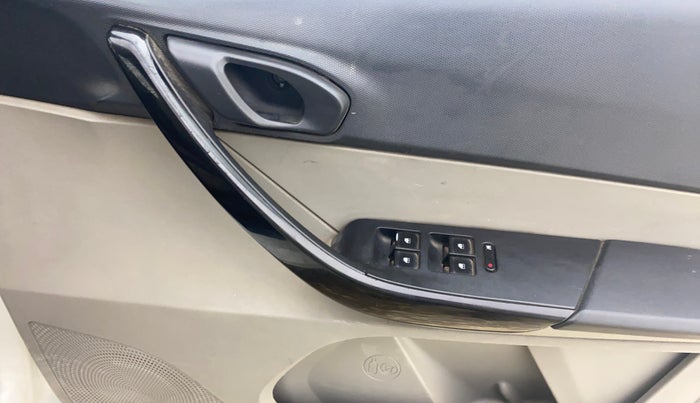 2016 Tata Tiago XT PETROL, Petrol, Manual, 69,660 km, Driver Side Door Panels Control