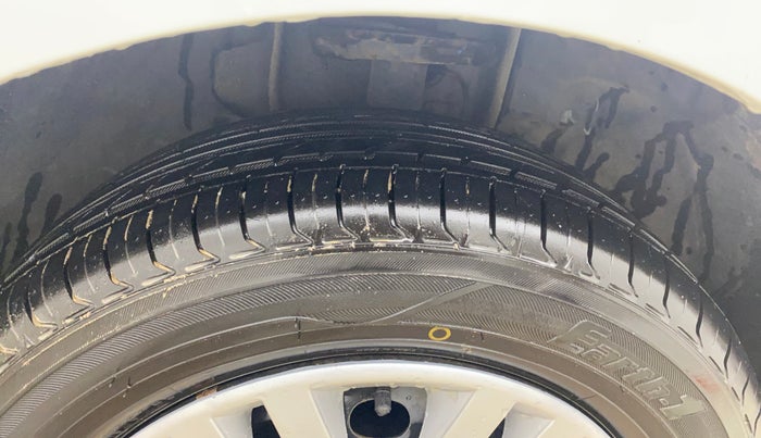 2016 Tata Tiago XT PETROL, Petrol, Manual, 69,660 km, Right Front Tyre Tread