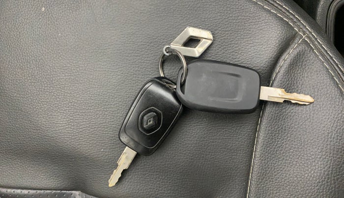 2017 Renault Kwid RXT 1.0 AMT, Petrol, Automatic, 53,992 km, Key Close Up