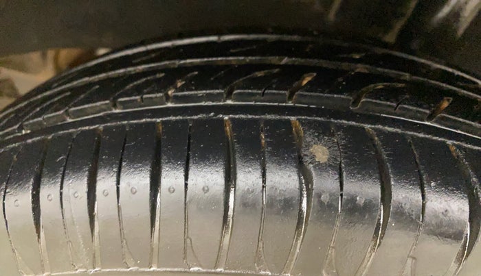 2017 Renault Kwid RXT 1.0 AMT, Petrol, Automatic, 53,992 km, Left Rear Tyre Tread