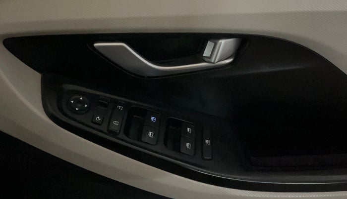 2020 Hyundai Creta SX 1.5 PETROL, CNG, Manual, 43,433 km, Driver Side Door Panels Control