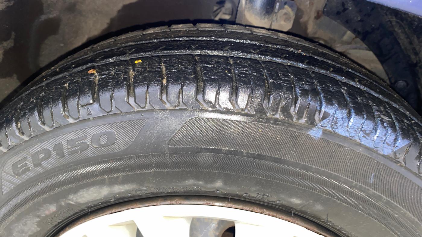 2017 Maruti Dzire VXI, Petrol, Manual, 25,757 km, Right Front Tyre Tread