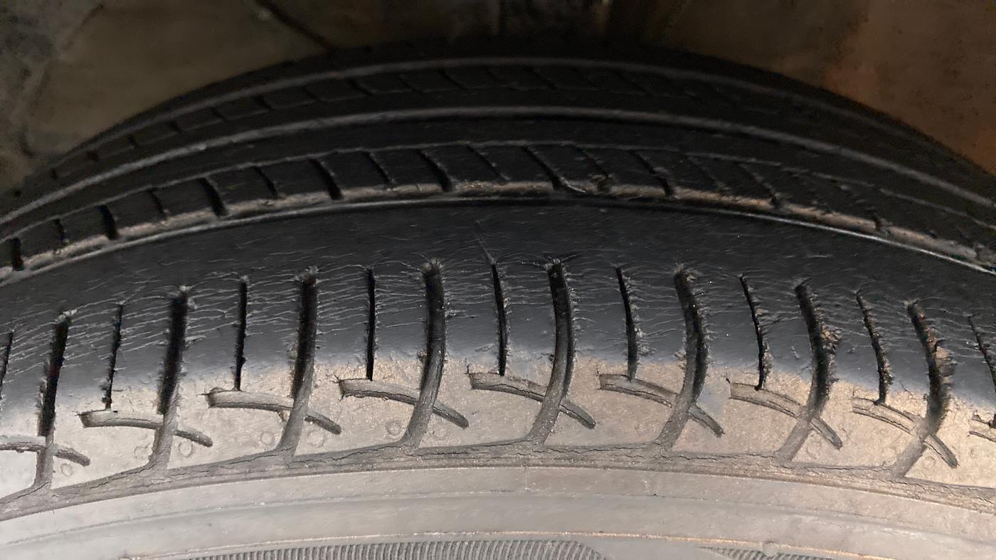 2016 Maruti Baleno DELTA 1.2 K12, Petrol, Manual, 48,256 km, Left Front Tyre Tread