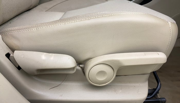 2015 Maruti Ciaz ZXI, Petrol, Manual, 93,649 km, Driver Side Adjustment Panel