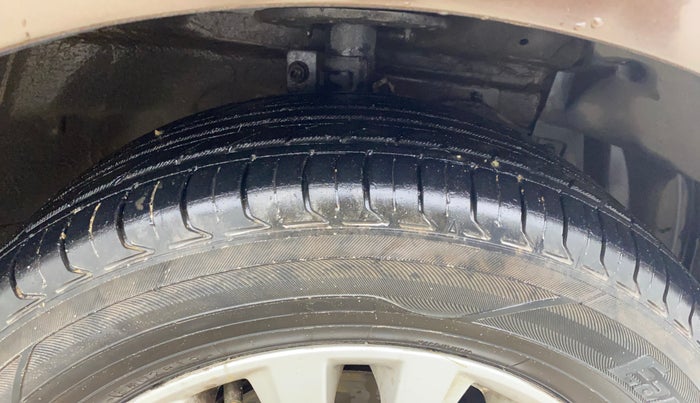 2015 Maruti Ciaz ZXI, Petrol, Manual, 93,649 km, Right Front Tyre Tread