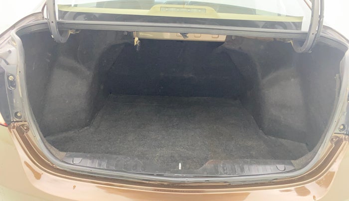 2015 Maruti Ciaz ZXI, Petrol, Manual, 93,649 km, Boot Inside