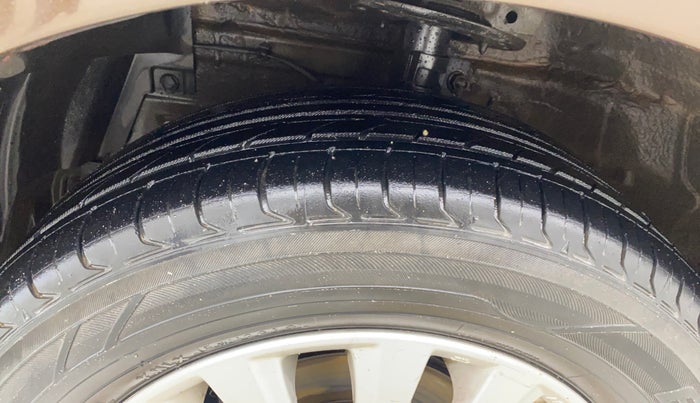 2015 Maruti Ciaz ZXI, Petrol, Manual, 93,649 km, Left Front Tyre Tread