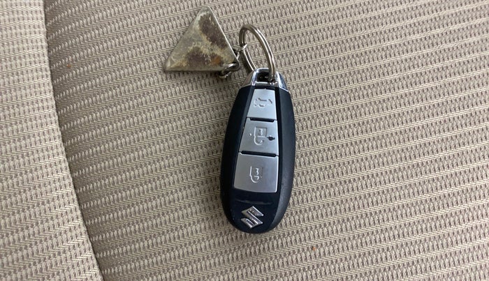 2015 Maruti Ciaz ZXI, Petrol, Manual, 93,649 km, Key Close Up