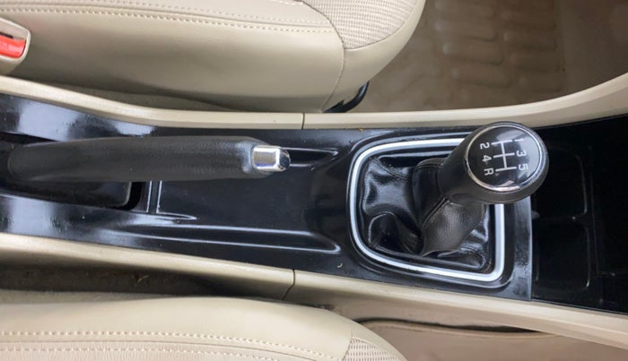 2015 Maruti Ciaz ZXI, Petrol, Manual, 93,649 km, Gear Lever