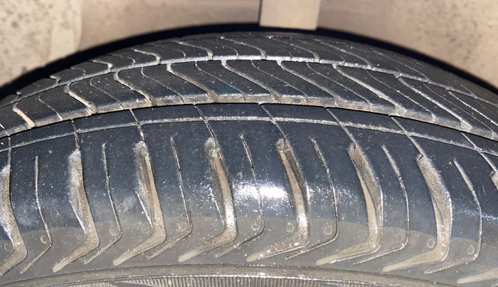 2018 Hyundai Grand i10 MAGNA 1.2 KAPPA VTVT, Petrol, Manual, 67,924 km, Left Front Tyre Tread