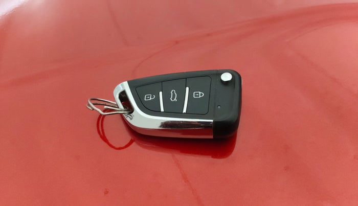 2018 Mahindra TUV300 T10, Diesel, Manual, 93,366 km, Key Close Up