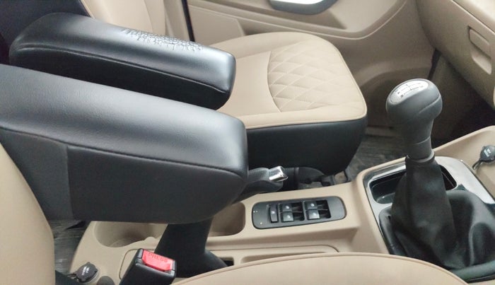 2018 Mahindra TUV300 T10, Diesel, Manual, 93,366 km, Gear Lever