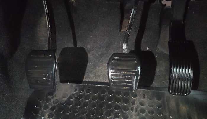 2018 Mahindra TUV300 T10, Diesel, Manual, 93,366 km, Pedals