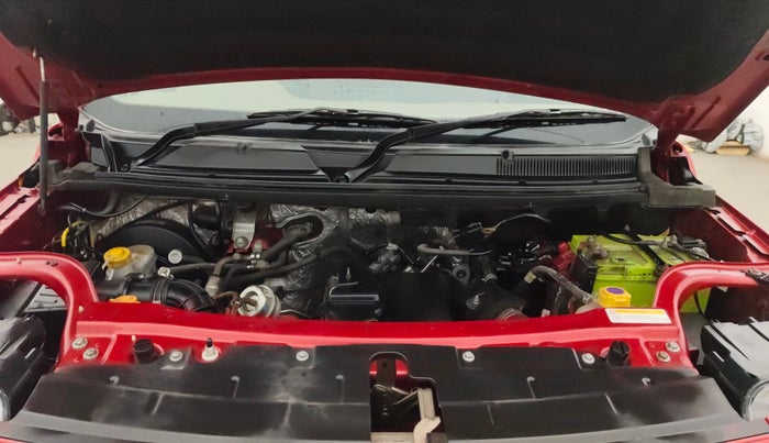 2018 Mahindra TUV300 T10, Diesel, Manual, 93,366 km, Engine View