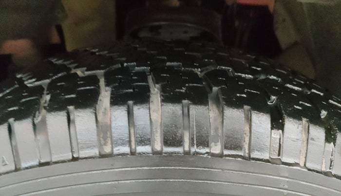 2018 Mahindra TUV300 T10, Diesel, Manual, 93,366 km, Left Front Tyre Tread