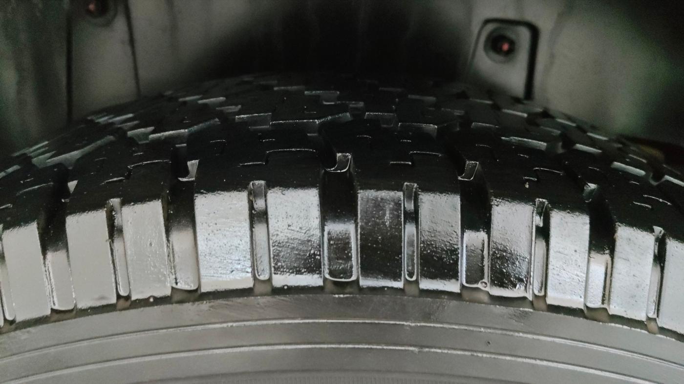 2018 Mahindra TUV300 T10, Diesel, Manual, 93,366 km, Right Rear Tyre Tread