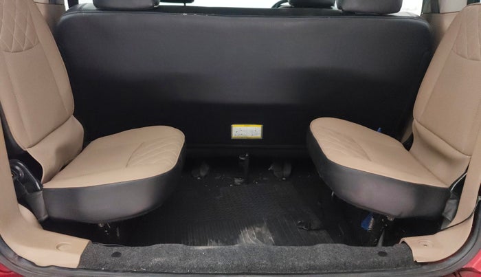 2018 Mahindra TUV300 T10, Diesel, Manual, 93,366 km, Boot Inside