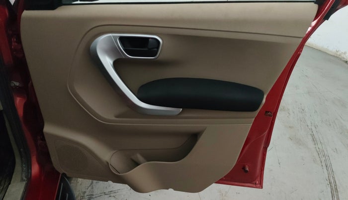 2018 Mahindra TUV300 T10, Diesel, Manual, 93,366 km, Driver Side Door Panels Control