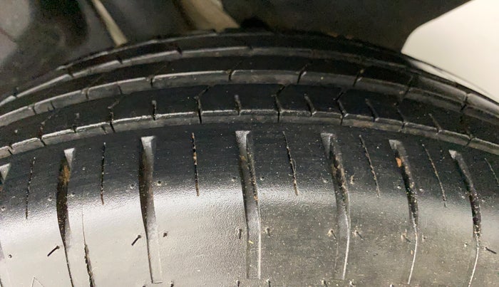 2022 Maruti Swift ZXI PLUS AMT DUAL TONE, Petrol, Automatic, 2,859 km, Left Rear Tyre Tread