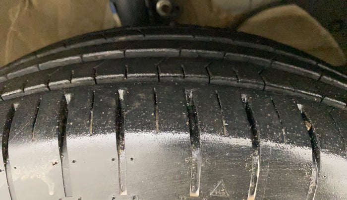 2022 Maruti Swift ZXI PLUS AMT DUAL TONE, Petrol, Automatic, 2,859 km, Right Front Tyre Tread