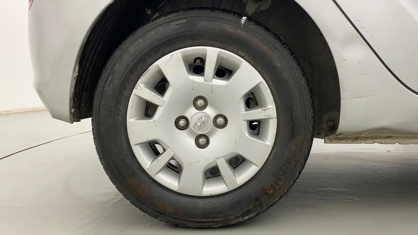 2013 Hyundai i20 MAGNA O 1.2, Petrol, Manual, 32,679 km, Right Rear Wheel