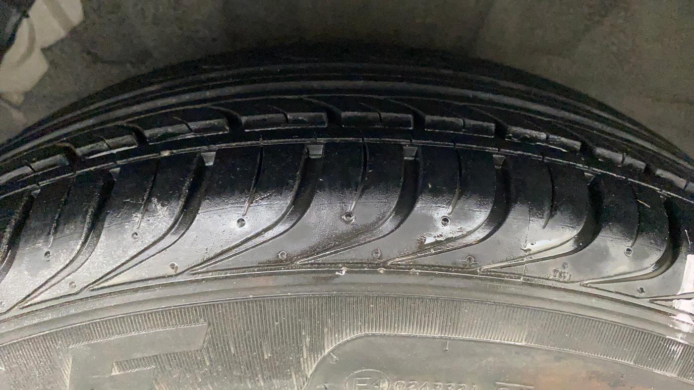 2013 Hyundai i20 MAGNA O 1.2, Petrol, Manual, 32,679 km, Right Rear Tyre Tread