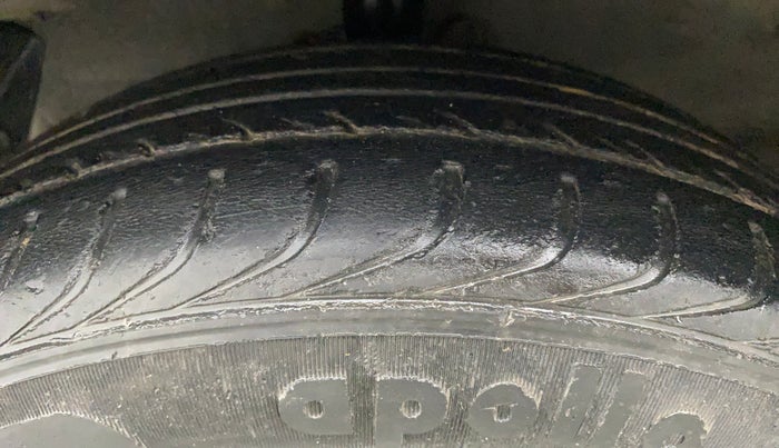 2013 Hyundai i20 MAGNA O 1.2, Petrol, Manual, 32,679 km, Left Front Tyre Tread
