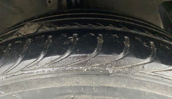2013 Hyundai i20 MAGNA O 1.2, Petrol, Manual, 32,679 km, Right Front Tyre Tread
