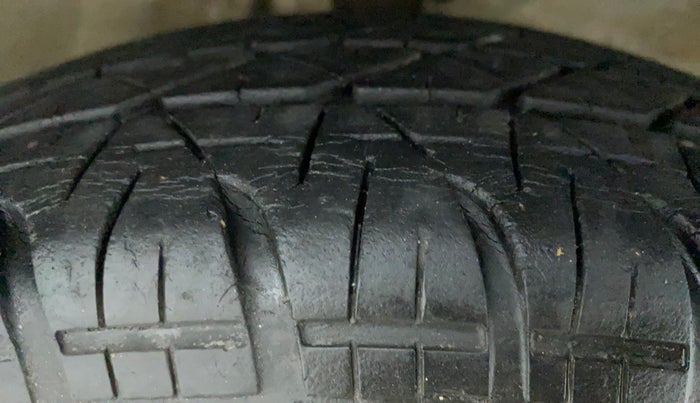 2010 Maruti Swift Dzire VXI, Petrol, Manual, 70,697 km, Right Front Tyre Tread