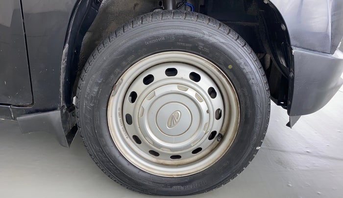 2017 Mahindra Kuv100 K2 6 STR, Petrol, Manual, 51,135 km, Right Front Wheel