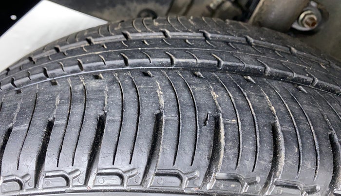2017 Mahindra Kuv100 K2 6 STR, Petrol, Manual, 51,135 km, Left Front Tyre Tread