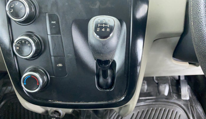 2017 Mahindra Kuv100 K2 6 STR, Petrol, Manual, 51,135 km, Gear Lever