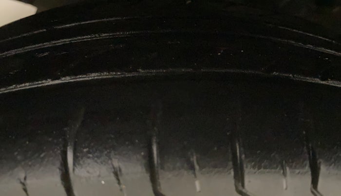 2013 Hyundai i10 SPORTZ 1.2, Petrol, Manual, 68,100 km, Left Front Tyre Tread